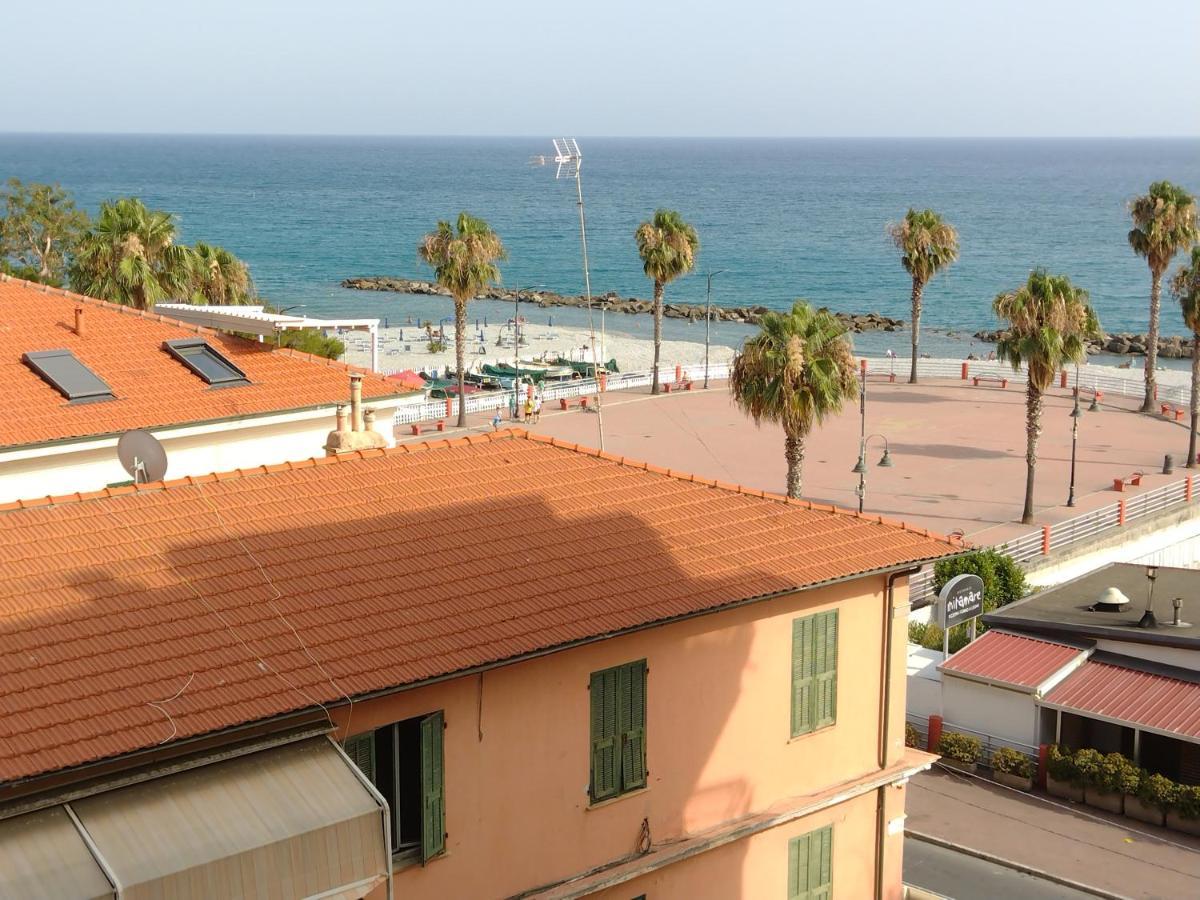 Ferienwohnung Casa Fronte Mare Ventimiglia Exterior foto