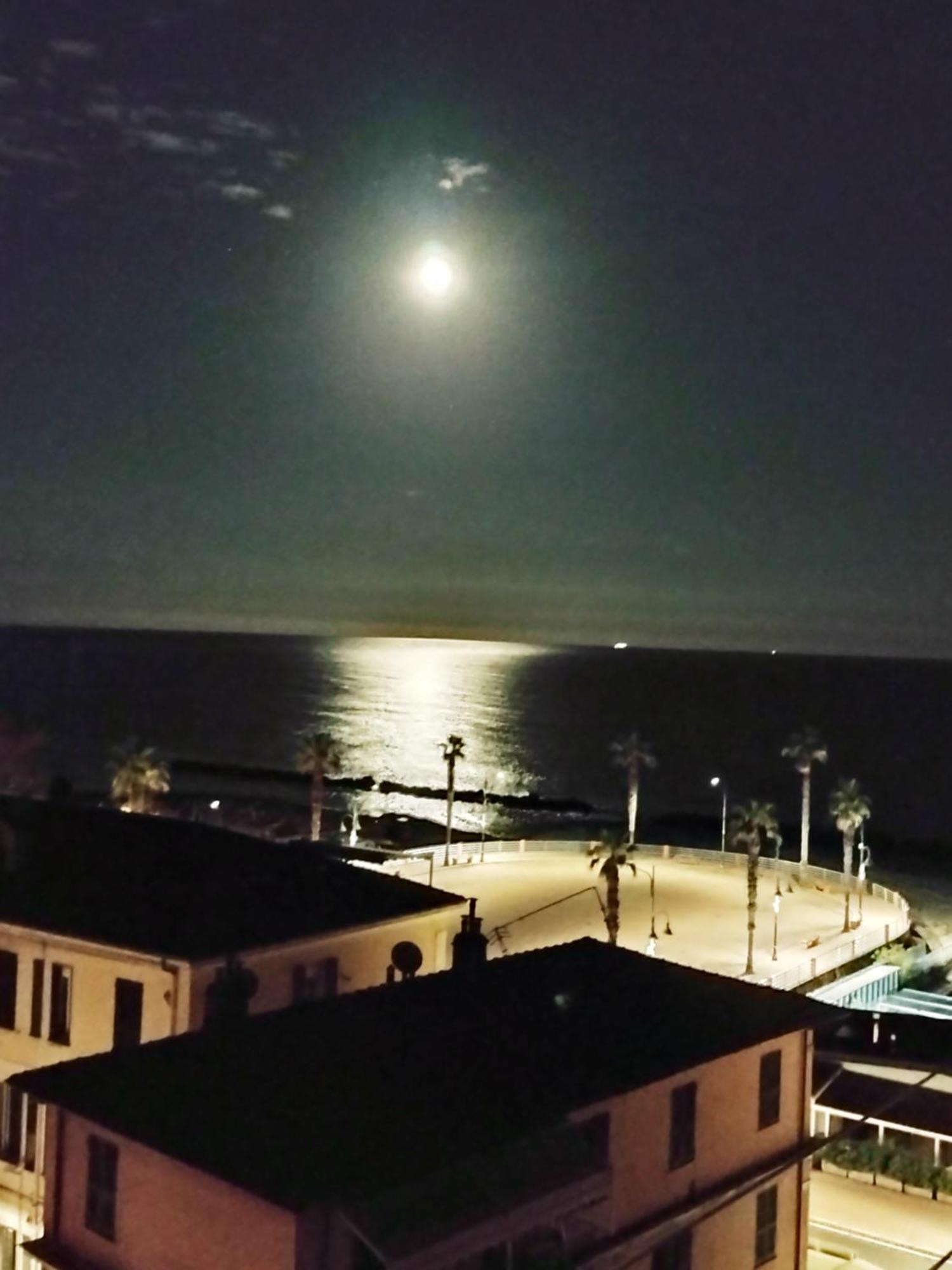 Ferienwohnung Casa Fronte Mare Ventimiglia Exterior foto